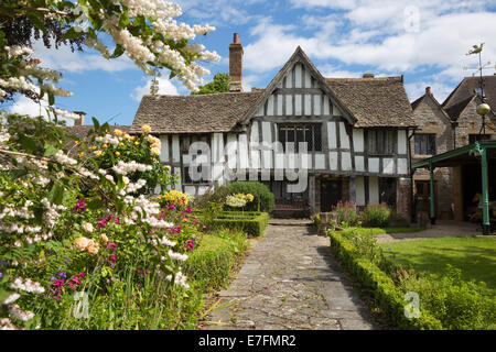 Il Museo Almonry e giardino, Evesham, Worcestershire, England, Regno Unito, Europa Foto Stock
