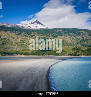 Lago Lago grigio in Patagonia cilena. Foto Stock