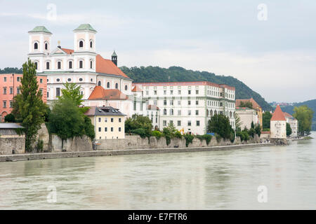 Chiesa di St. Michael presso la Locanda del lungomare di Passau (Germania, il Land della Baviera) Foto Stock