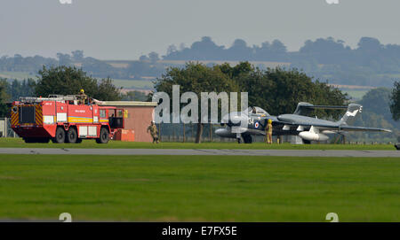 Yeovilton, Somerset, Regno Unito. 16 Settembre, 2014. Consegnare al Royal Navy Fleet Air Arm a RNAS Yeovilton, Somerset REGNO UNITO dell'unico esempio di una versione di volo del mare Vixen Fighter Aircraft. Signor Julian Jones da Jersey ha donato il piano solo per un Jersey pound nota. 16 Settembre, 2014 foto: Dorset Media Service/ Alamy Live News Foto Stock