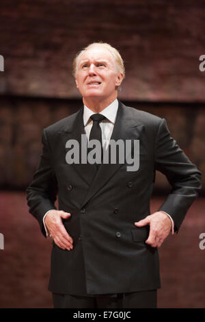 Il gioco "Re Carlo III', Wyndham Theatre, Londra. Con Tim Pigott-Smith come Charles. Foto Stock