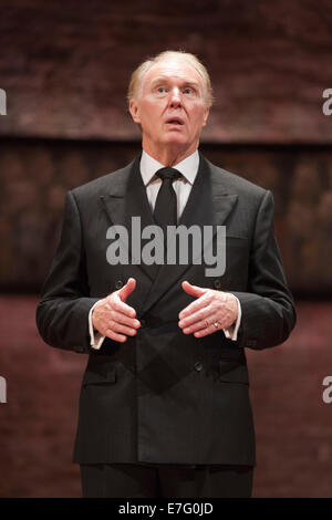 Il gioco "Re Carlo III', Wyndham Theatre, Londra. Con Tim Pigott-Smith come Charles. Foto Stock