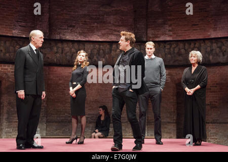 Il gioco "Re Carlo III', Wyndham Theatre, Londra. Con Tim Pigott-Smith come Charles. Foto Stock