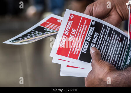 Londra, Regno Unito. 16 Settembre, 2014. "Hands Off London Transport' protesta alla stazione di King Cross 2014 Credit: Guy Corbishley/Alamy Live News Foto Stock