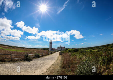 TRURO-14 settembre: Truro lighthouse architettura con Sun in Cape Cod , Massachusetts, STATI UNITI D'America il 14 settembre 2014. Foto Stock