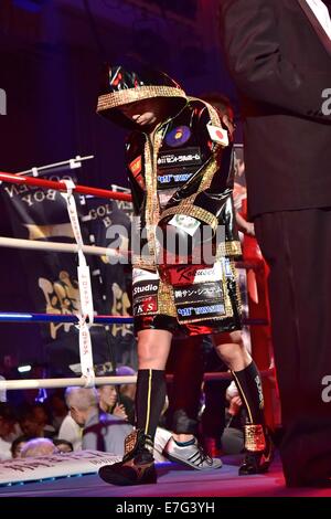 Tokyo, Giappone. 16 Sett 2014. Kazuto Ioka (JPN) Boxe : Kazuto Ioka del Giappone entra l'anello prima del 10R pesi mosca bout a Korakuen Hall a Tokyo in Giappone . Credito: Hiroaki Yamaguchi/AFLO/Alamy Live News Foto Stock