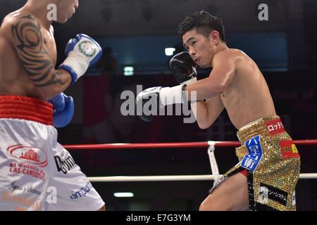 Tokyo, Giappone. 16 Sett 2014. Kazuto Ioka (JPN) Boxe : Kazuto Ioka del Giappone in azione contro Pablo Carrillo della Colombia durante il primo turno della 10R pesi mosca bout a Korakuen Hall a Tokyo in Giappone . Credito: Hiroaki Yamaguchi/AFLO/Alamy Live News Foto Stock