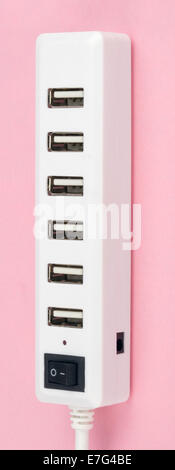 Hub Usb su sfondo rosa Foto Stock