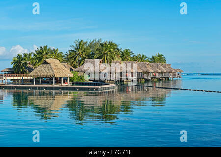 Bungalow Overwater, Moorea, Polinesia Francese Foto Stock