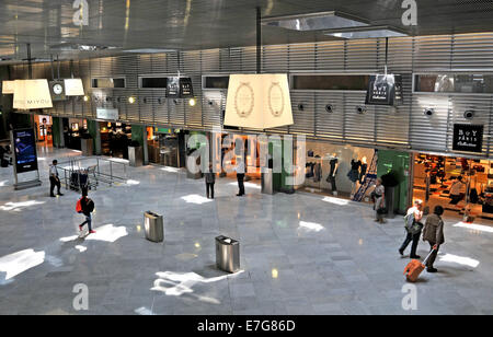 Negozio duty free al terminal 2 Aeroporto di Roissy Charles de Gaulle Paris Foto Stock
