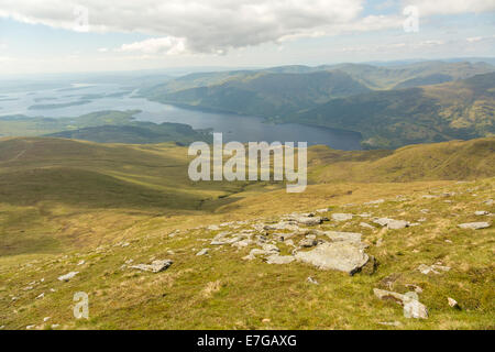 Una vista del Loch Lomond dal percorso di Ben Lomond in Scozia Foto Stock