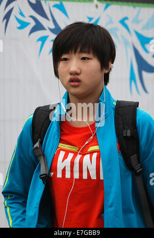 Incheon, Corea del Sud. Xvii Sep, 2014. Piscina cinese atleta Qiu Yuhan lascia il Villaggio Atleti di avere una formazione come giochi asiatici approcci in Incheon, Corea del Sud, sul Sett. 17, 2014. Credito: Zhang ventola/Xinhua/Alamy Live News Foto Stock