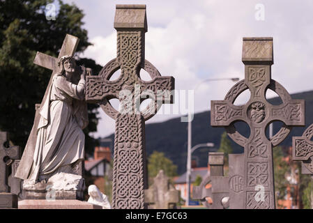 Celtic grave attraversa a Cattolica il cimitero di Milltown a Belfast, 12.08.2014 Foto Stock