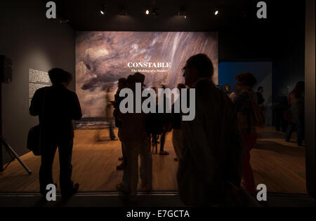 V&A, Londra UK. Xvii Settembre 2014. Premere il tasto View - Constable: la realizzazione di un master. Il V&A grandi autunno mostra re-esamina il lavoro di John Constable (1776-1837), la Gran Bretagna è più amato artista. Essa esplora le sue fonti, tecniche e legacy e rivela le storie nascoste dietro la creazione di alcuni dei suoi più noti dipinti. Mostra supportato dagli amici di V&A, con grazie a Windsor & Newton, corre da xx Settembre 2014 fino al 11 gennaio 2015. Credito: Malcolm Park editoriale/Alamy Live News. Foto Stock