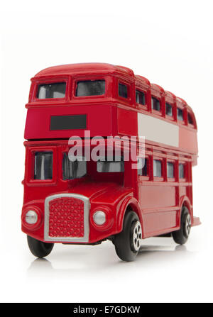 London bus rosso a due piani routemaster su uno sfondo bianco Foto Stock