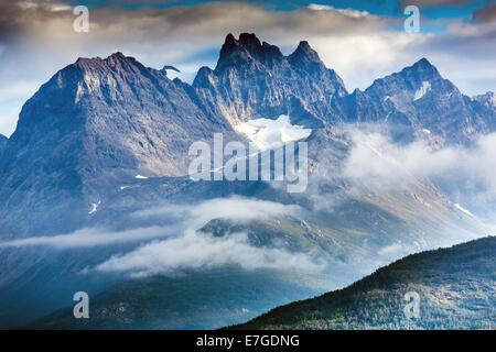 Montare Piggtinden nelle alpi Lyngen Foto Stock