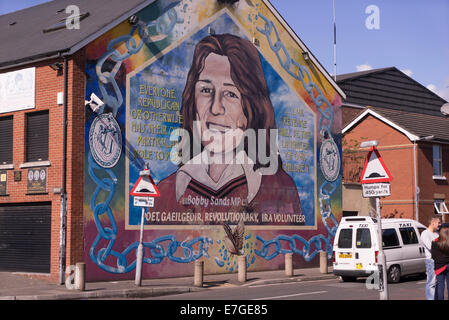 Murale ricordando Bobby Sands, che morì durante l'IRA di scioperi della fame nelle carceri britanniche nel 1981, 12.8.2014 Foto Stock