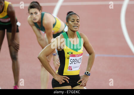 Kaliese Spencer della Giamaica dopo aver vinto nella womens 400m ostacoli nell'atletica di Hampden Park, nel 2014 Commonwealths Foto Stock