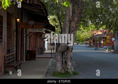 Douglass Saloon, Main Street, Columbia State Historic Park, Columbia, Tuolumne County, Sierra Nevada foothills, CALIFORNIA, STATI UNITI D'AMERICA Foto Stock