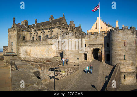 Turisti in ingresso al Castello di Stirling, Stirling, Scozia. Foto Stock