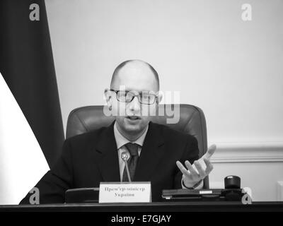 Il primo ministro dell'Ucraina Yatsenyuk. Xvii Sep, 2014. -- Mplementation di ratificato martedì, l'accordo di associazione tra l'Ucraina e l'UE dovrebbe essere completata entro il 2017, detto primo ministro Yatsenyuk. In seguito alla presentazione del rappresentante dell'Unione europea all'Ucraina Ian Tombinsky. Armadio votato all' unanimità a pianificare l'attuazione dell'accordo di associazione tra Ucraina e Unione europea. © Igor Golovniov/ZUMA filo/Alamy Live News Foto Stock