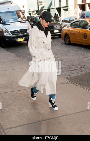 Rita Ora lasciando il suo hotel a New York City con: Rita Ora dove: Manhattan, New York, Stati Uniti quando: 15 Mar 2014 Foto Stock