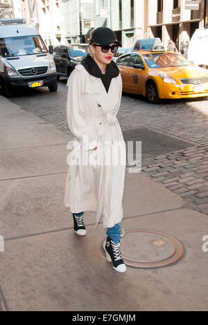 Rita Ora lasciando il suo hotel a New York City con: Rita Ora dove: Manhattan, New York, Stati Uniti quando: 15 Mar 2014 Foto Stock