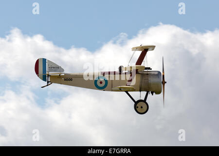 Una replica Sopwith triplano a Shoreham airshow nel 2014 Foto Stock