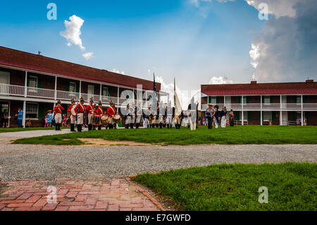 Rievocazione storica in un giorno di estate a Fort McHenry, Baltimore, Maryland. Foto Stock