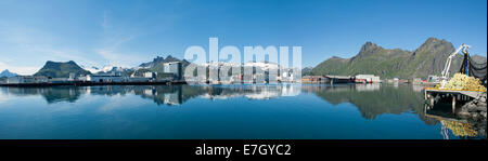 Panorama dalla zona del porto a Svolvaer sulle Lofoten Foto Stock