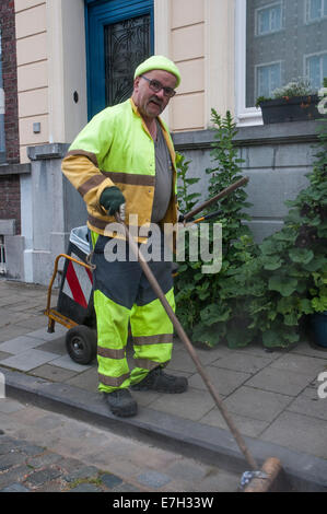 Pulitore di via al lavoro, Gand, Belgio Foto Stock