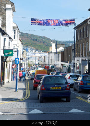 Il traffico pesante in grande Darkgate Street Aberystwyth Ceredigion REGNO UNITO Galles Foto Stock