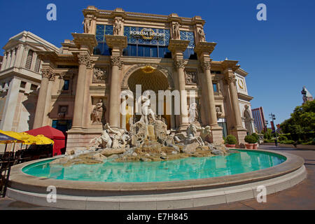 Fontana di Trevi replica al di fuori dei Forum Shops, il Caesars Palace di Las Vegas, Nevada, STATI UNITI D'AMERICA Foto Stock