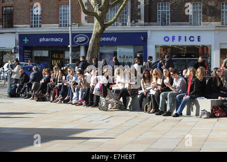 Tempo caldo foto da Primrose Hill e Kings Road Chelsea offre: caldo foto Kings Road Chelsea dove: Londra, Regno Unito quando: 15 Mar 2014 Foto Stock