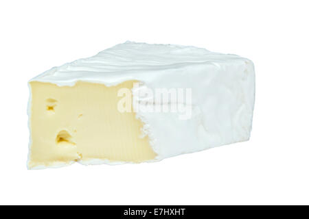 Formaggio Brie isolato su uno sfondo bianco Foto Stock