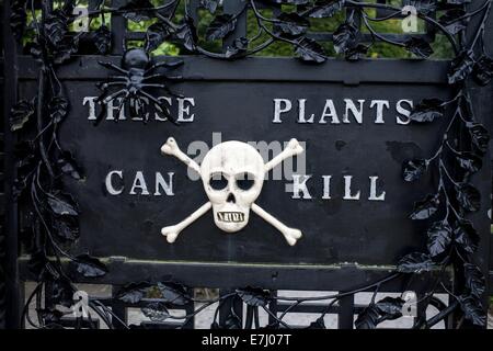 I cancelli e ingresso al Alnwick Poison Garden in Northumberland England Regno Unito Foto Stock