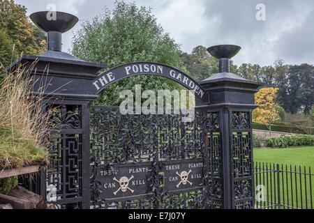 I cancelli e ingresso al Alnwick Poison Garden in Northumberland England Regno Unito Foto Stock