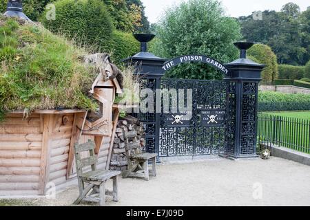 I cancelli e ingresso al Alnwick Poison Garden in Northumberland England Regno Unito Foto Stock