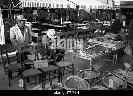 Gli operatori di mercato, Cazals, Valle del Lot Foto Stock