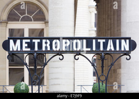 Metropolitana a Parigi, vecchio segno della metropolitana Foto Stock