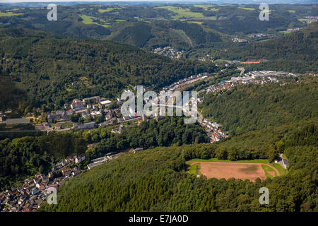 Vista aerea, Lennetal valley, Altena, Sauerland, Nord Reno-Westfalia, Germania Foto Stock