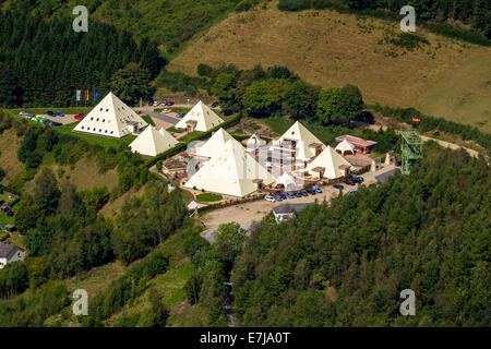 Vista aerea, Sauerland piramidi, Galileo Park, Lennestadt, Sauerland, Nord Reno-Westfalia, Germania Foto Stock