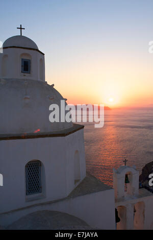 Agios Minas Chiesa al tramonto, Thira, Santorini, Cicladi Grecia Foto Stock
