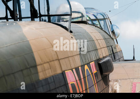 Vista dettagliata dal retro verso il pozzetto di un ex Royal Air Force Lancaster Bomber Foto Stock