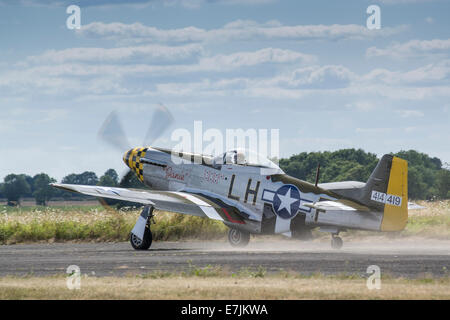 P51D-25-NT Mustang G-MSTG 414419 LH-F " Janie' in decollo Foto Stock