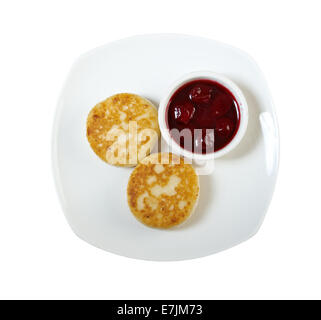 Frittelle di cagliata und inceppamento. closeup isolati su sfondo bianco. Foto Stock