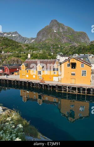 UNESCO conserve di villaggio di pescatori di Nusfjord nelle Isole Lofoten in Norvegia Foto Stock