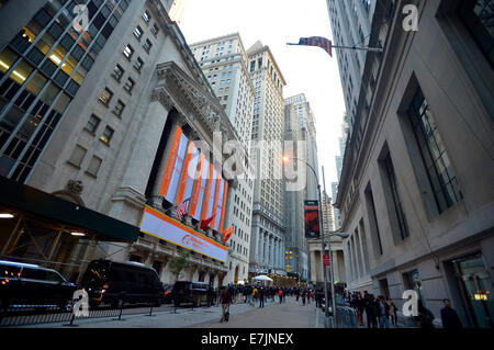 New York, Stati Uniti d'America. Xix Sep, 2014. Banner di Alibaba gruppo sono visto presso il New York Stock Exchange su sett. 19, 2014. Cinese di e-commerce giant Alibaba è impostata in modo da iniziare la negoziazione in Borsa di New York il venerdì. Credito: Wang Lei/Xinhua/Alamy Live News Foto Stock