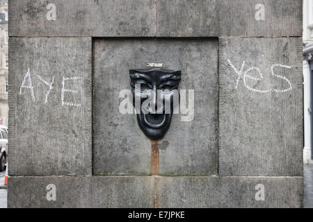 Referendum scozzese. Sì graffiti sul Royal Mile di Edimburgo Foto Stock