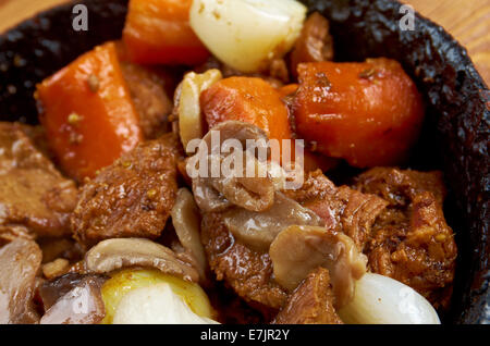 Ragù di selvaggina - agriturismo in stile rustico vecchio.cucina di campagna Foto Stock